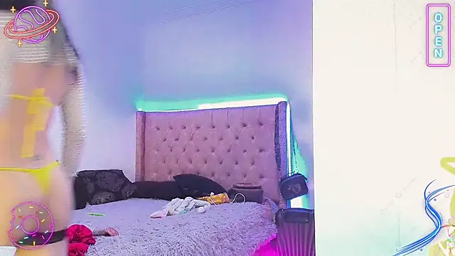 Snapshot of LittleEmmaa chatting on January 20, 5:15 am LittleEmmaa online show from January 20, 5:15 am