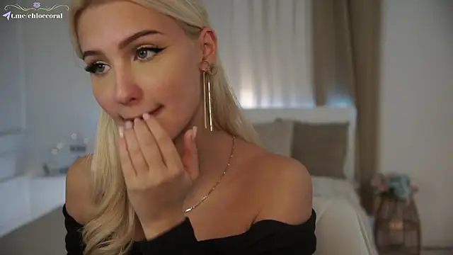 Snapshot of ChloeCoral chatting on December 4, 9:46 pm ChloeCoral online show from December 4, 9:46 pm