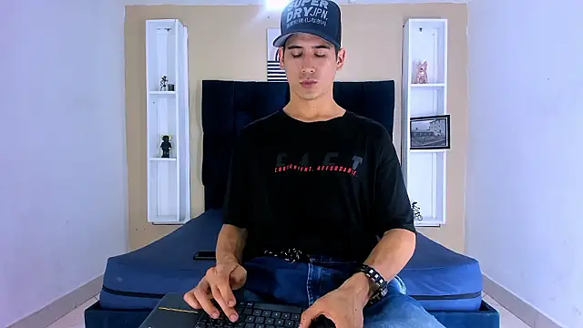 Jhonn Rhyss online show from December 3, 3:41 am