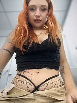 Snapshot of KarinHorny chatting on December 6, 5:31 am KarinHorny online show from December 6, 5:31 am