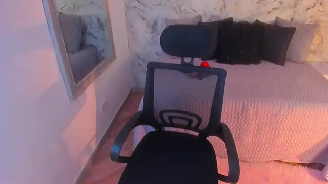 Snapshot of Bella_desi_ chatting on March 9, 12:53 pm Bella desi  online show from March 9, 12:53 pm