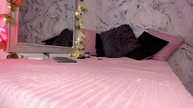 Snapshot of Bella_desi_ chatting on September 13, 1:22 pm Bella desi  online show from September 13, 1:22 pm