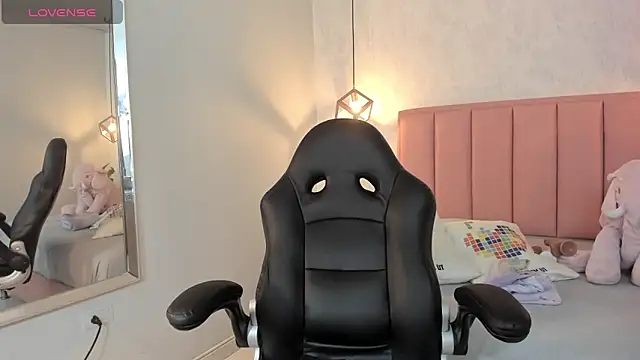 SUNNYCYRUS online show from January 20, 8:18 pm