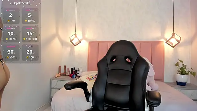 SUNNYCYRUS online show from January 29, 7:53 pm