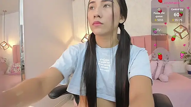 SUNNYCYRUS online show from March 8, 12:30 pm