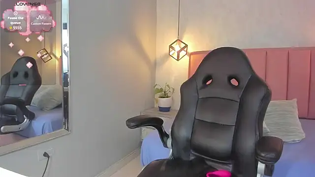 SUNNYCYRUS online show from October 18, 12:28 pm