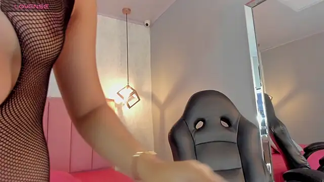 SUNNYCYRUS online show from October 22, 12:38 pm