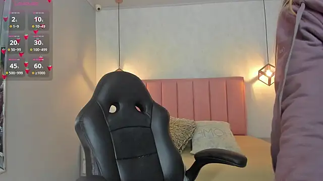 SUNNYCYRUS online show from February 12, 11:49 am