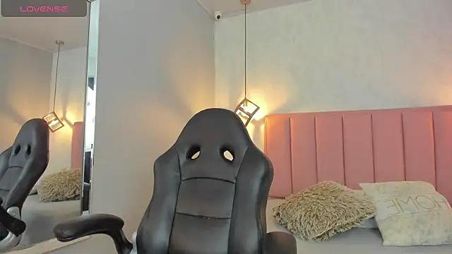 SUNNYCYRUS online show from February 18, 12:34 pm