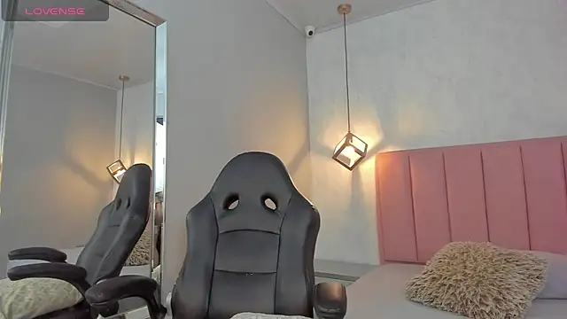 SUNNYCYRUS online show from February 26, 12:37 pm