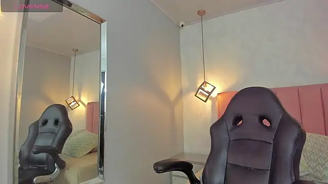 SUNNYCYRUS online show from March 9, 12:42 pm