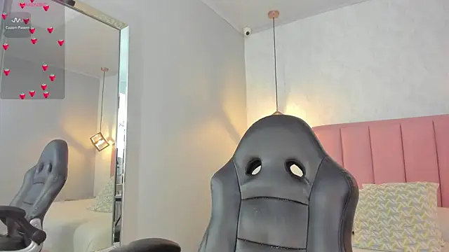 SUNNYCYRUS online show from March 19, 1:04 pm