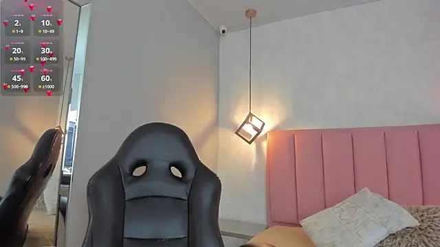 SUNNYCYRUS online show from April 12, 12:43 pm