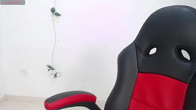 Snapshot of evelin_999_ chatting on January 19, 11:43 pm evelin 999  online show from January 19, 11:43 pm