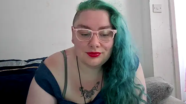 Snapshot of Bustycurves chatting on July 9, 8:40 am Bustycurves online show from July 9, 8:40 am