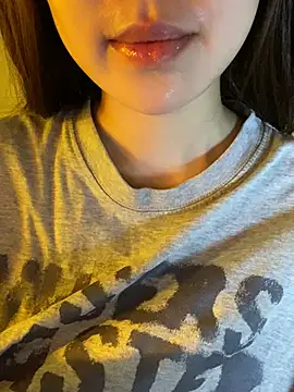 minmin2kk5 online show from April 22, 1:19 am