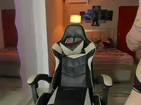 naomi berckley online show from March 7, 5:40 am