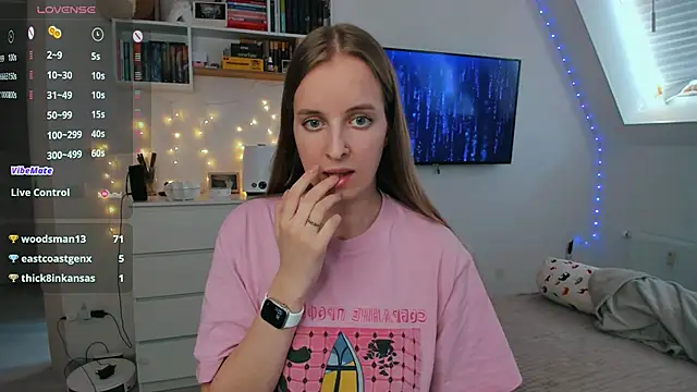 Snapshot of violet_blue_eyes chatting on March 11, 12:55 pm violet blue eyes online show from March 11, 12:55 pm