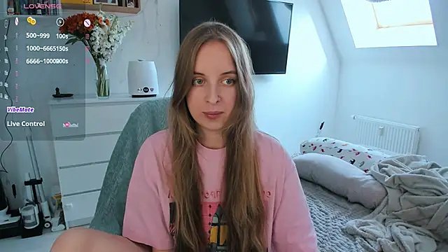 Snapshot of violet_blue_eyes chatting on April 6, 1:34 pm violet blue eyes online show from April 6, 1:34 pm