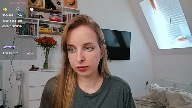Snapshot of violet_blue_eyes chatting on April 9, 1:27 pm violet blue eyes online show from April 9, 1:27 pm