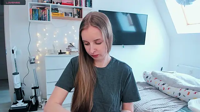 Snapshot of violet_blue_eyes chatting on April 30, 1:06 pm violet blue eyes online show from April 30, 1:06 pm