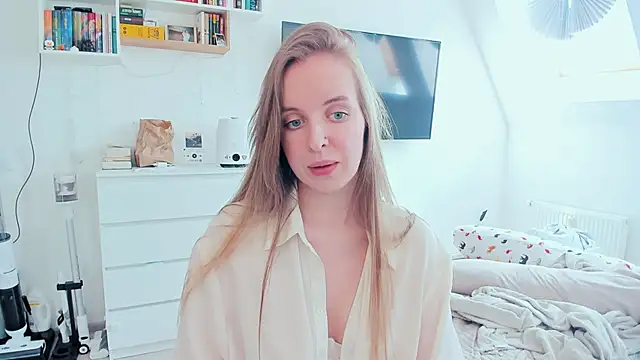 Snapshot of violet_blue_eyes chatting on May 5, 1:30 pm violet blue eyes online show from May 5, 1:30 pm