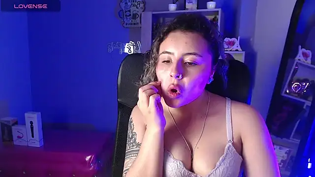 Snapshot of celeste_blue69 chatting on March 11, 6:32 am celeste blue69 online show from March 11, 6:32 am