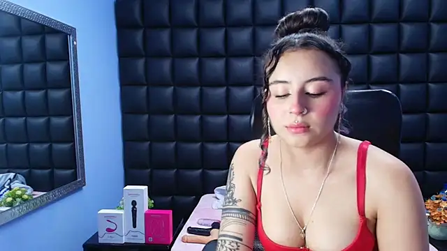 Snapshot of celeste_blue69 chatting on November 26, 3:29 am celeste blue69 online show from November 26, 3:29 am