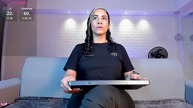 violet scott online show from January 27, 10:49 am