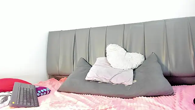 Cherllynn online show from February 6, 4:36 pm