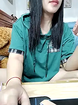 Snapshot of cream1299 chatting on February 20, 9:11 am cream1299 online show from February 20, 9:11 am