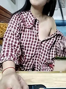 Snapshot of cream1299 chatting on February 23, 12:41 am cream1299 online show from February 23, 12:41 am