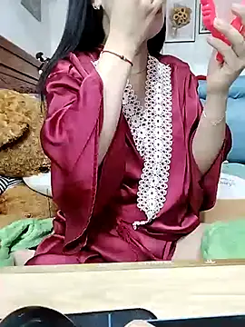 Snapshot of cream1299 chatting on February 25, 7:42 am cream1299 online show from February 25, 7:42 am