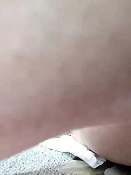 Snapshot of cream1299 chatting on March 6, 12:21 am cream1299 online show from March 6, 12:21 am