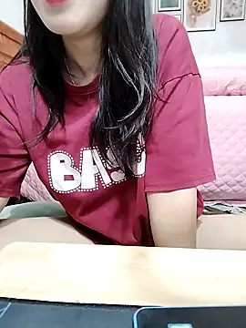 Snapshot of cream1299 chatting on September 22, 6:04 am cream1299 online show from September 22, 6:04 am