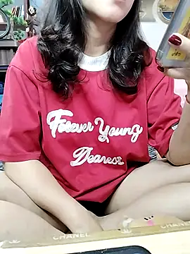 Snapshot of cream1299 chatting on May 9, 1:33 am cream1299 online show from May 9, 1:33 am