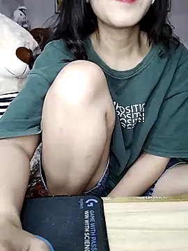Snapshot of cream1299 chatting on May 11, 1:17 pm cream1299 online show from May 11, 1:17 pm