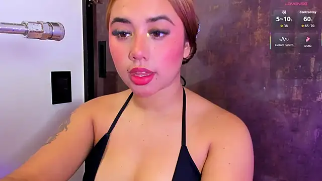 issie cute online show from April 22, 7:59 pm