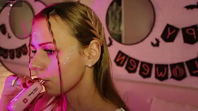 Snapshot of Wendy_D0ll chatting on October 24, 9:55 pm Wendy D0ll online show from October 24, 9:55 pm