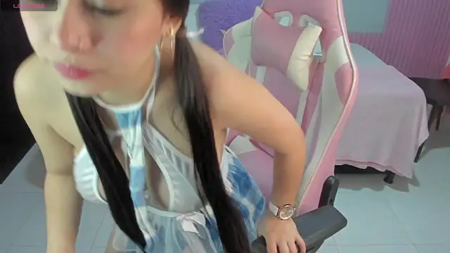 Snapshot of Yuli_16 chatting on March 13, 12:02 pm Yuli 16 online show from March 13, 12:02 pm