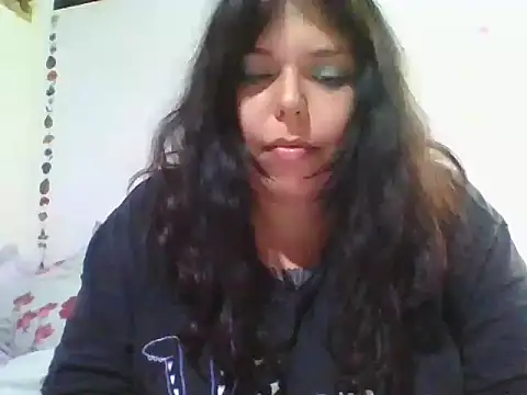 Snapshot of scarletttlove chatting on April 26, 1:47 am scarletttlove online show from April 26, 1:47 am
