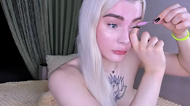 Snapshot of Sweeet_Barbie chatting on June 14, 3:47 pm Sweeet Barbie online show from June 14, 3:47 pm