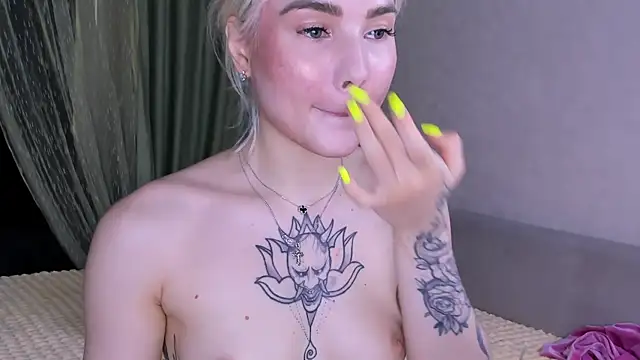 Snapshot of Sweeet_Barbie chatting on July 11, 3:48 pm Sweeet Barbie online show from July 11, 3:48 pm