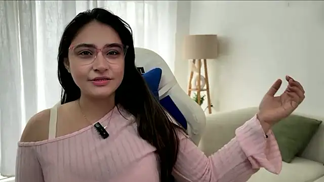 Snapshot of demieliss chatting on June 21, 6:49 am demieliss online show from June 21, 6:49 am