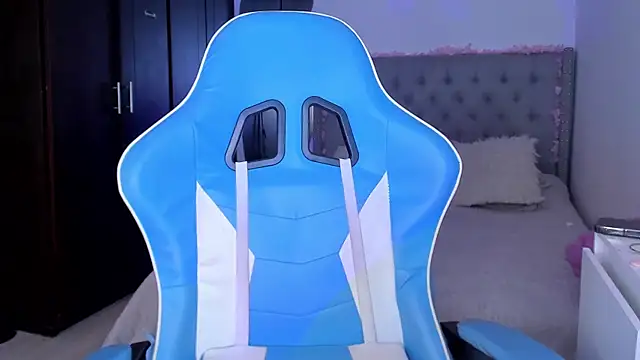 Violet Rost online show from December 5, 3:20 pm