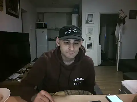 Snapshot of mihaimichael chatting on May 18, 11:54 pm mihaimichael online show from May 18, 11:54 pm
