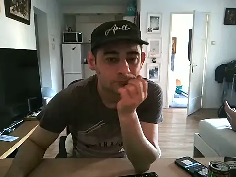 Snapshot of mihaimichael chatting on May 25, 11:27 am mihaimichael online show from May 25, 11:27 am