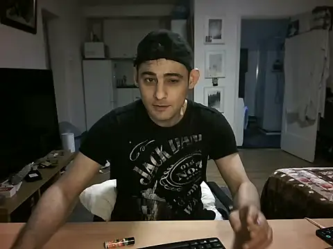 Snapshot of mihaimichael chatting on May 27, 7:44 pm mihaimichael online show from May 27, 7:44 pm