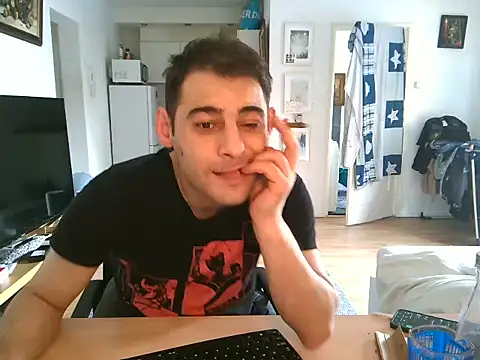 Snapshot of mihaimichael chatting on May 29, 12:47 pm mihaimichael online show from May 29, 12:47 pm