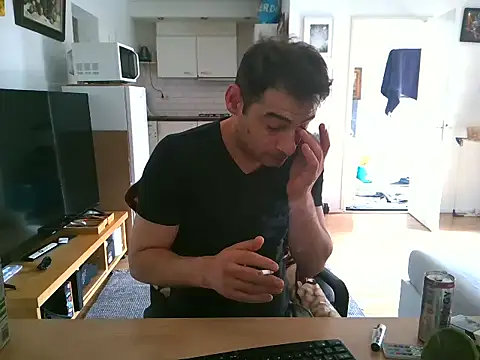 Snapshot of mihaimichael chatting on June 8, 8:04 am mihaimichael online show from June 8, 8:04 am